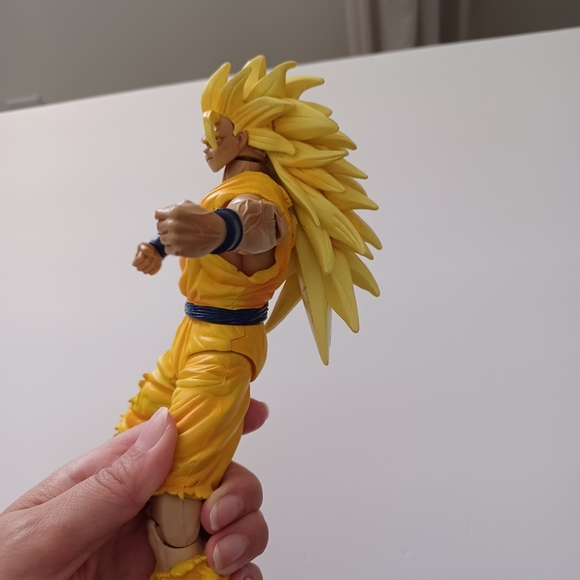 9" Dragon Ball Z Movie Edition 'Battle Damaged' Goku SS3 Action Figure - Picture 8 of 13